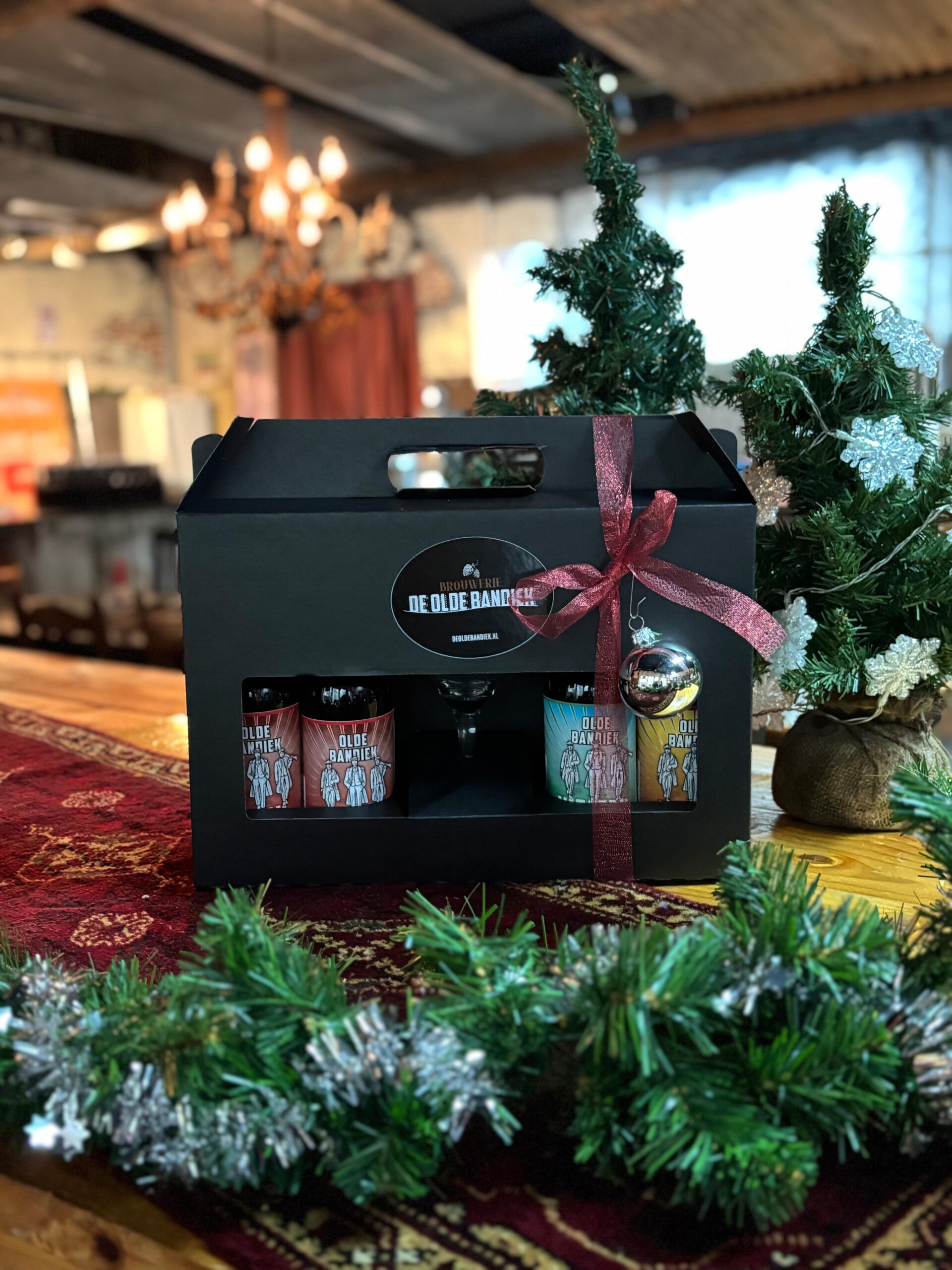 Kerstpakket (4 bieren + 1 Bandiekglas)