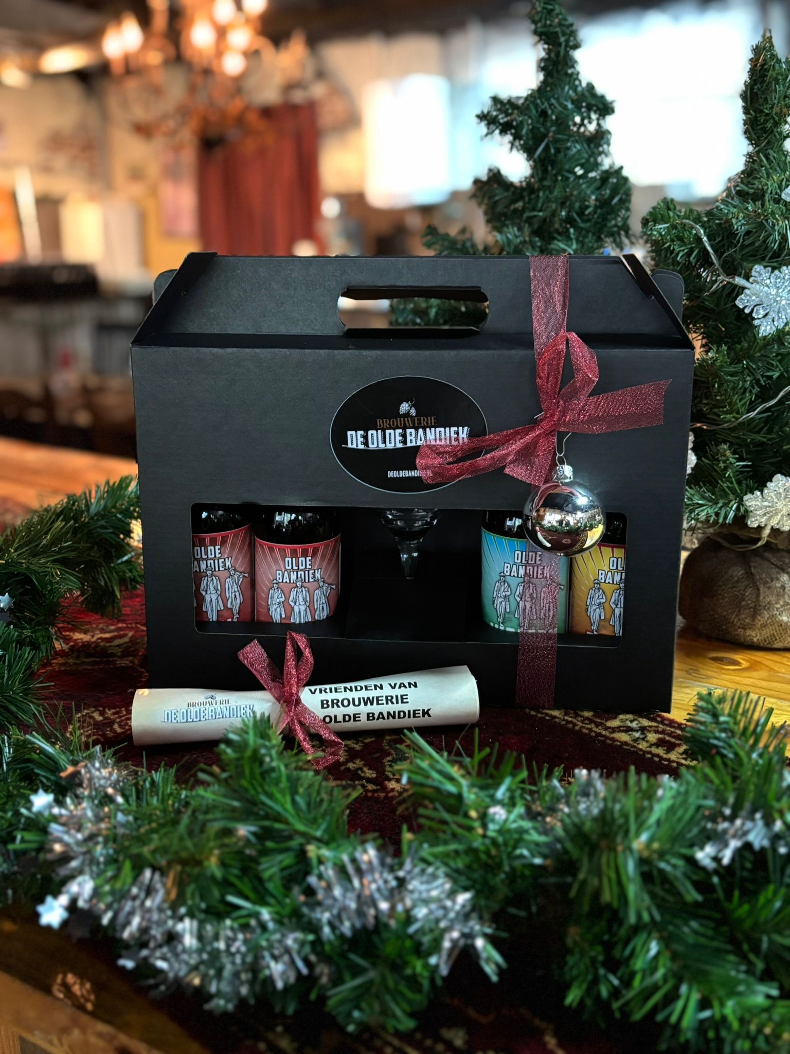 Kerstpakket & lidmaatschap (4 bieren + 1 Bandiekglas + 1 jaar lidmaatschap)